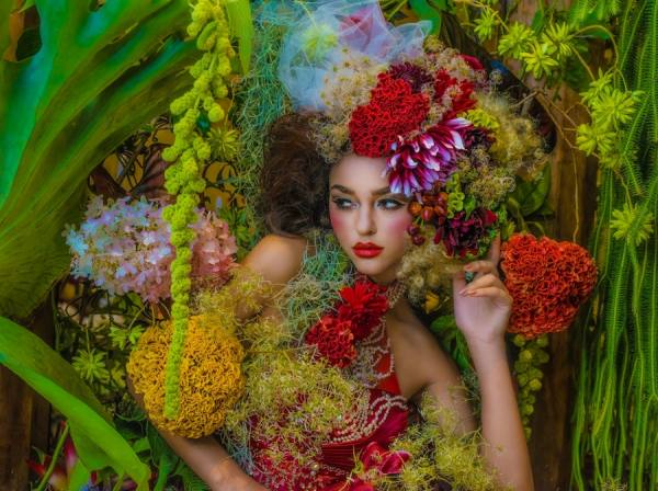Photograph Haseo Hasegawa Flower Queen on One Eyeland